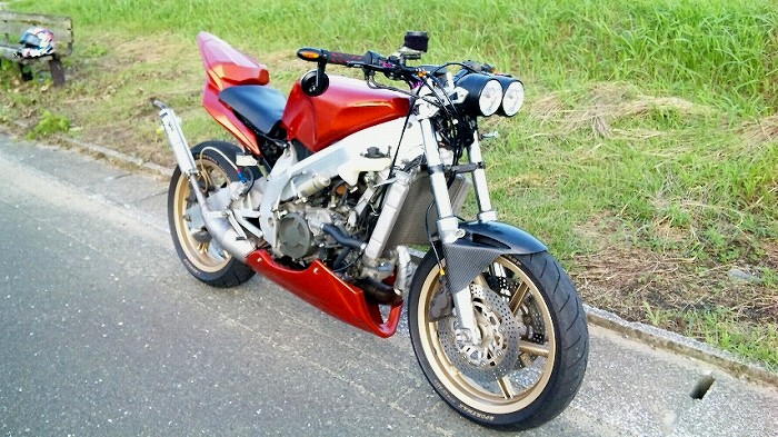 Nsr250rのストリートファイター化のレポート