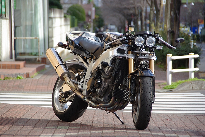 GSX-R1000 K1のネイキッド化のレポート