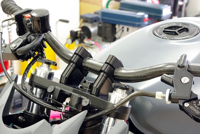 CBR400RR（NC29） ファットバーハンドルに交換他 HURRICANE ブラック 