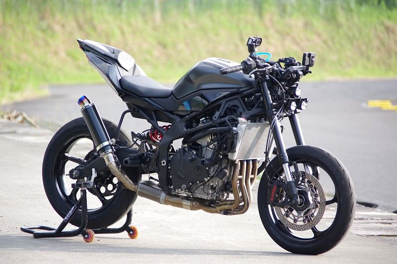 LEADER カスタム ネイキッド化したZX-25R SE（2023）のカスタムのレポート