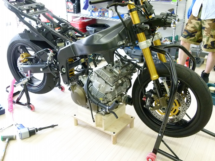 カワサキzx 6rrのエンジンの載せ換え